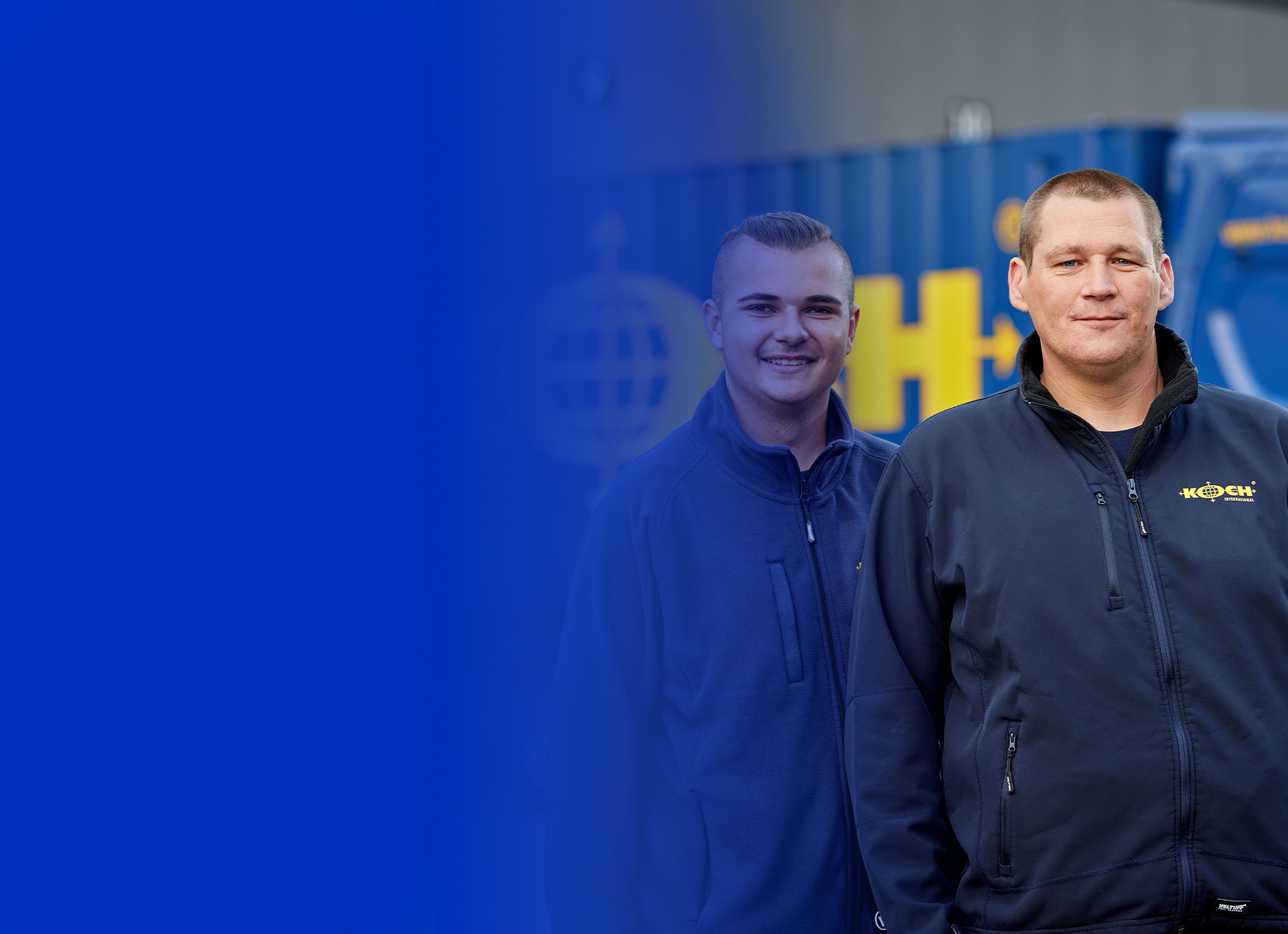 Bild Mitarbeiter von Koch International vor einem LKW