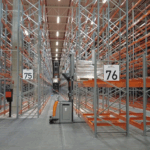 Lage mit Gabelstapler